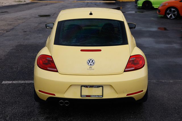 2013 Volkswagen Beetle Coupe  - 23068489 - 11