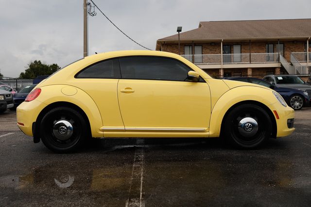 2013 Volkswagen Beetle Coupe  - 23068489 - 15