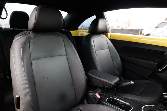 2013 Volkswagen Beetle Coupe  - 23068489 - 18