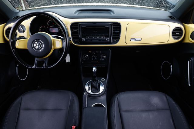 2013 Volkswagen Beetle Coupe  - 23068489 - 1