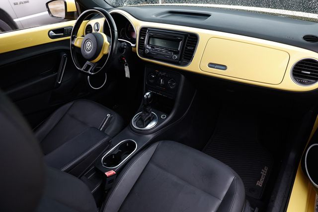 2013 Volkswagen Beetle Coupe  - 23068489 - 20