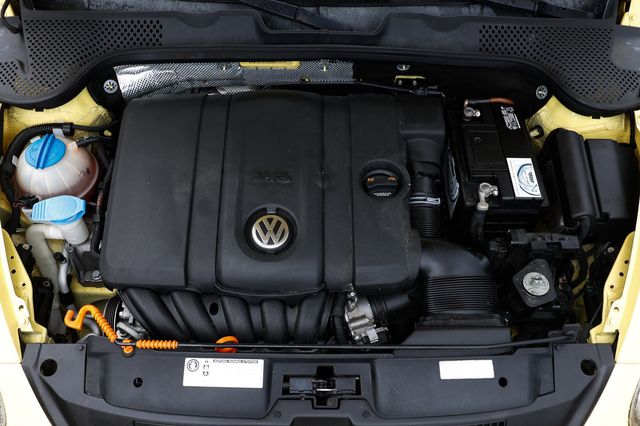 2013 Volkswagen Beetle Coupe  - 23068489 - 22