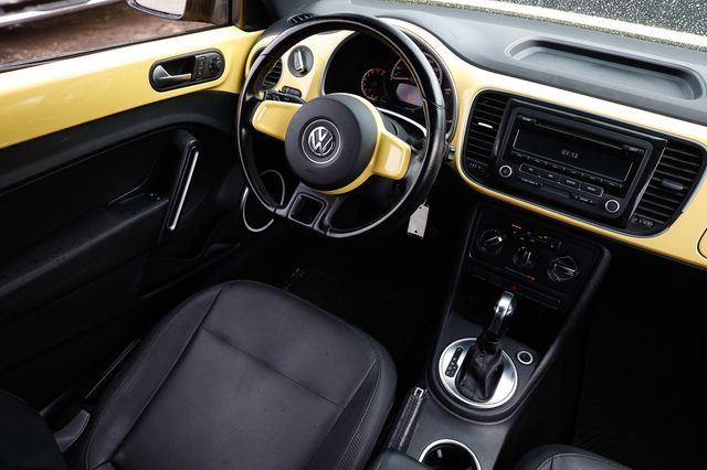 2013 Volkswagen Beetle Coupe  - 23068489 - 23