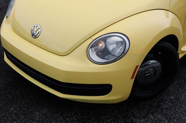 2013 Volkswagen Beetle Coupe  - 23068489 - 25
