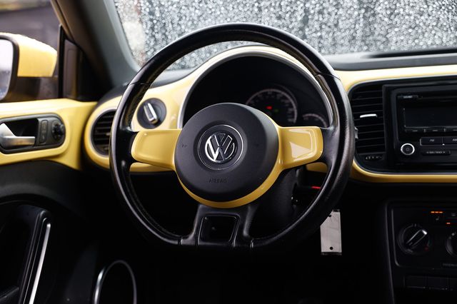 2013 Volkswagen Beetle Coupe  - 23068489 - 27