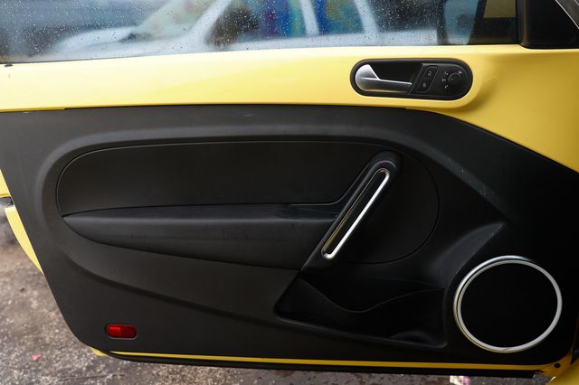 2013 Volkswagen Beetle Coupe  - 23068489 - 37