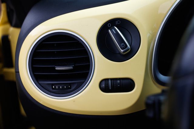 2013 Volkswagen Beetle Coupe  - 23068489 - 39