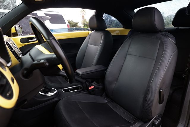 2013 Volkswagen Beetle Coupe  - 23068489 - 8