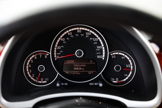 2013 Volkswagen Beetle Coupe 2dr Automatic 2.5L Fender Edition - 23023676 - 31