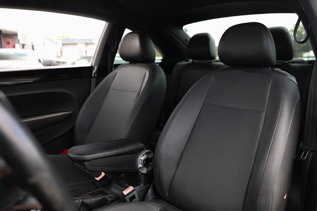 2013 Volkswagen Beetle Coupe 2dr Automatic 2.5L Fender Edition - 23023676 - 8