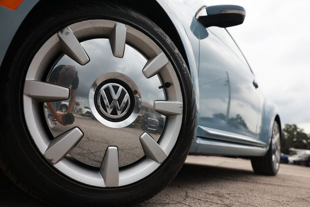 2013 Volkswagen Beetle Coupe 2dr Automatic 2.5L Fender Edition - 23050189 - 33