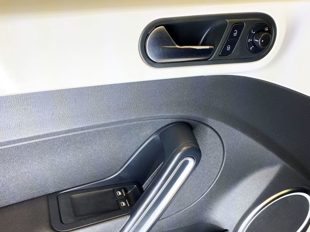 2013 Volkswagen Beetle Coupe 2dr Automatic 2.5L w/Sun/Sound/Nav - 22910908 - 17