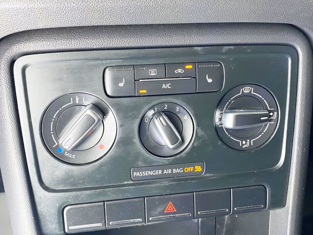 2013 Volkswagen Beetle Coupe 2dr Automatic 2.5L w/Sun/Sound/Nav - 22910908 - 29