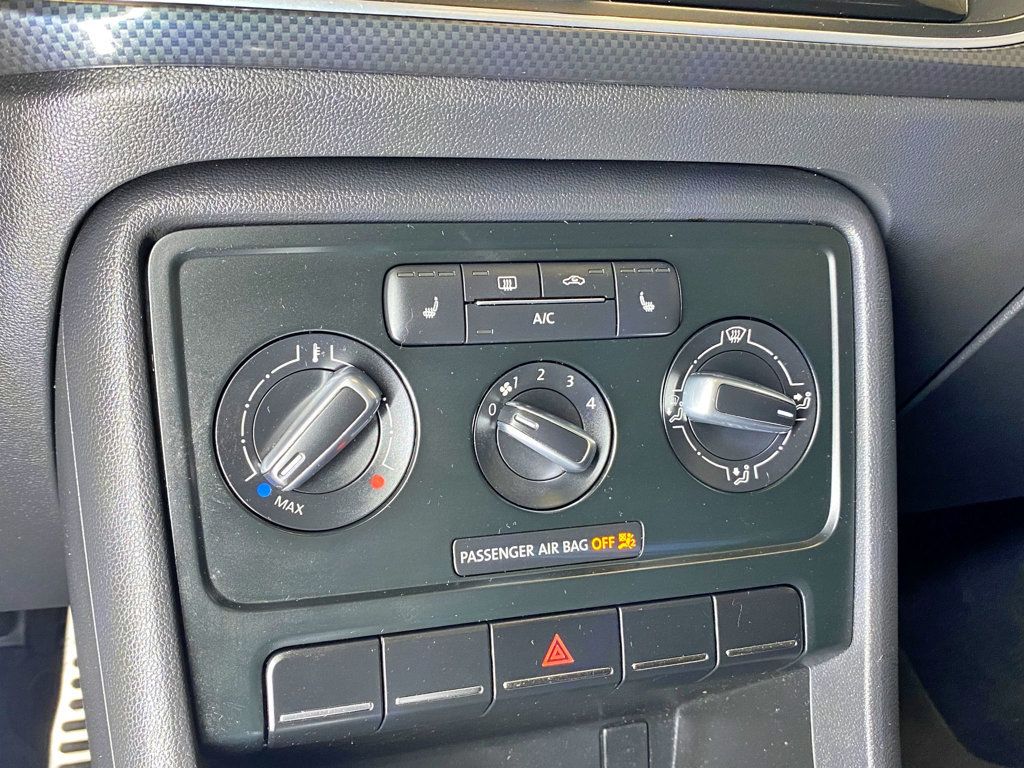 2013 Volkswagen Beetle Coupe 2dr DSG 2.0T Turbo w/Sun/Snd/Nav PZEV *Ltd Avail* - 23002047 - 32