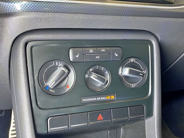 2013 Volkswagen Beetle Coupe 2dr DSG 2.0T Turbo w/Sun/Snd/Nav PZEV *Ltd Avail* - 23002047 - 32