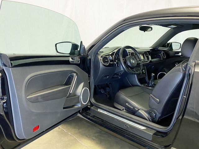 2013 Volkswagen Beetle Coupe 2dr Manual 2.5L w/Sun/Sound/Nav PZEV - 22914362 - 17