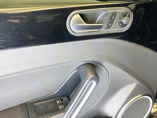 2013 Volkswagen Beetle Coupe 2dr Manual 2.5L w/Sun/Sound/Nav PZEV - 22914362 - 18