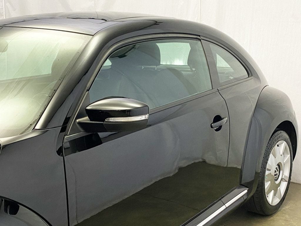2013 Volkswagen Beetle 2.5L photo 2
