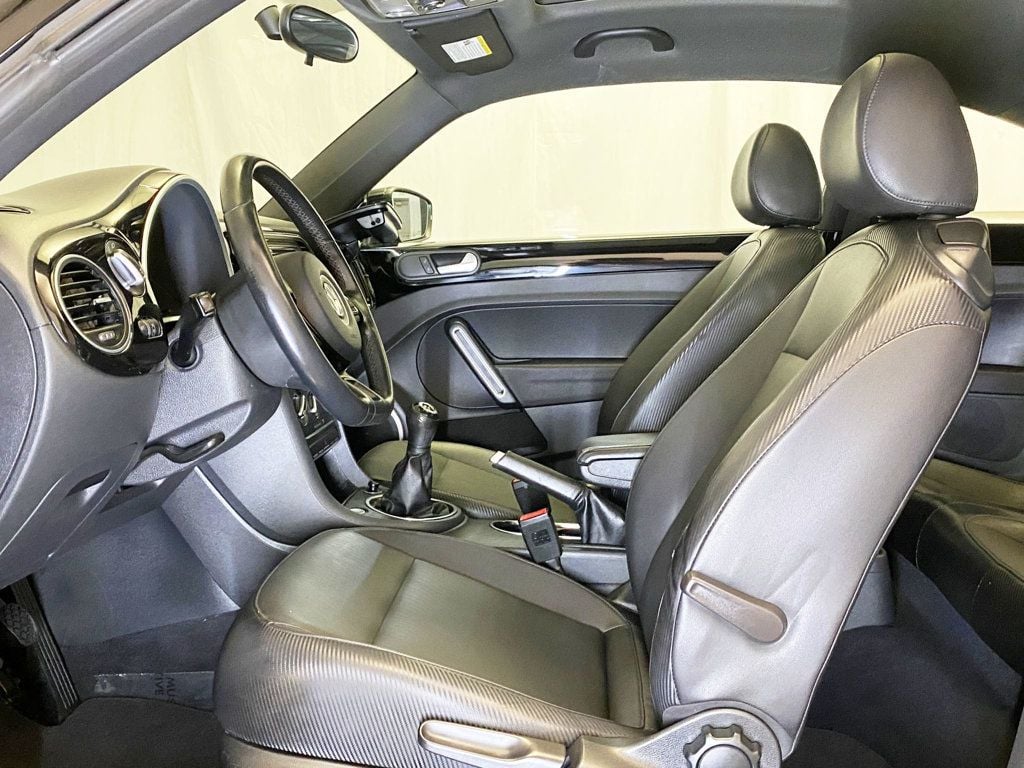 2013 Volkswagen Beetle 2.5L photo 21