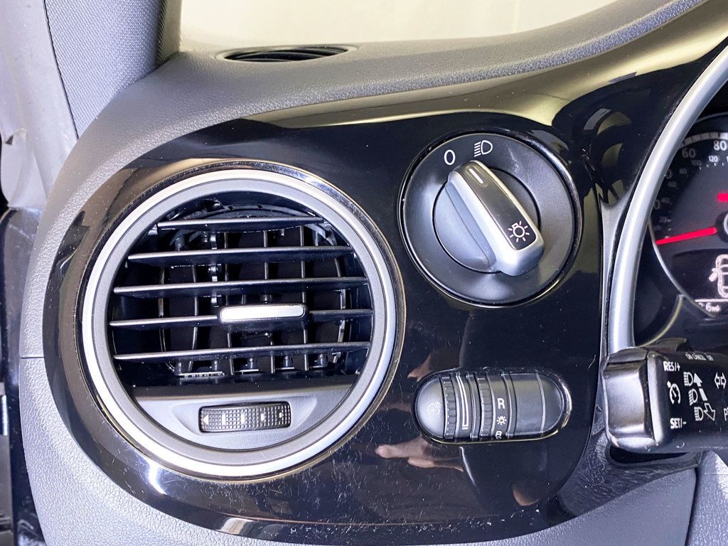 2013 Volkswagen Beetle 2.5L photo 24