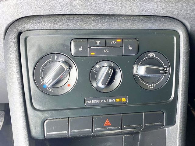 2013 Volkswagen Beetle Coupe 2dr Manual 2.5L w/Sun/Sound/Nav PZEV - 22914362 - 32