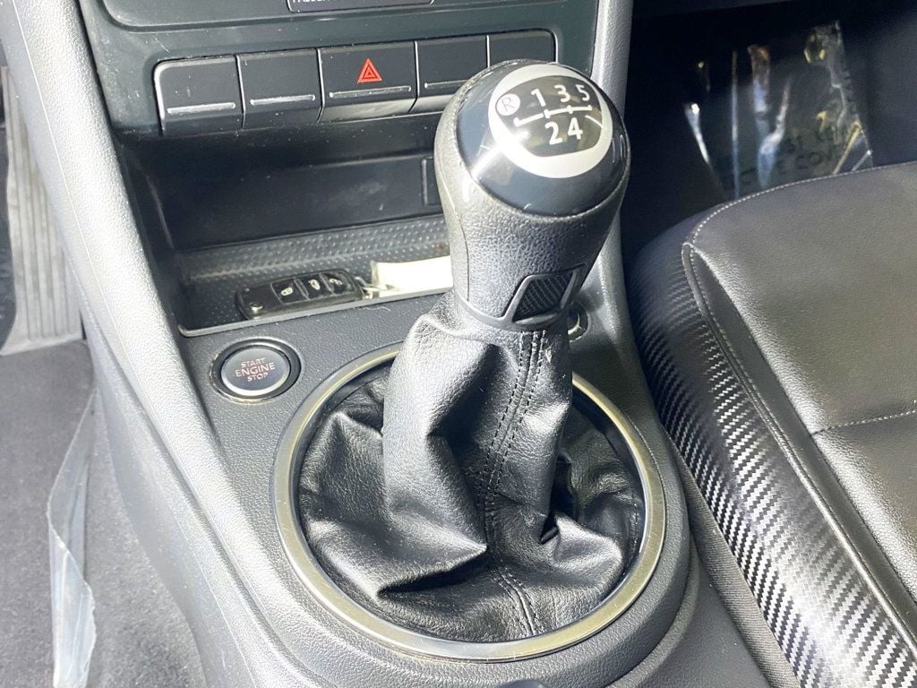 2013 Volkswagen Beetle Coupe 2dr Manual 2.5L w/Sun/Sound/Nav PZEV - 22914362 - 34