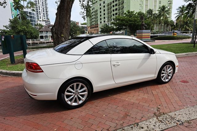 2013 Volkswagen Eos 2dr Convertible Komfort SULEV - 22587023 - 18