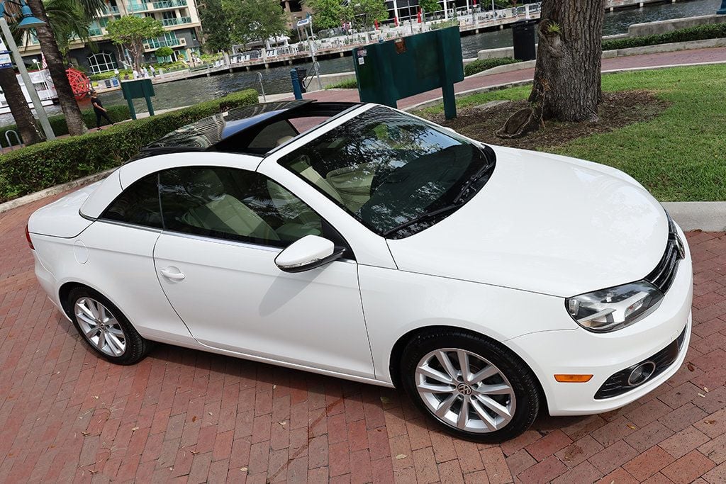 2013 Volkswagen Eos 2dr Convertible Komfort SULEV - 22587023 - 24