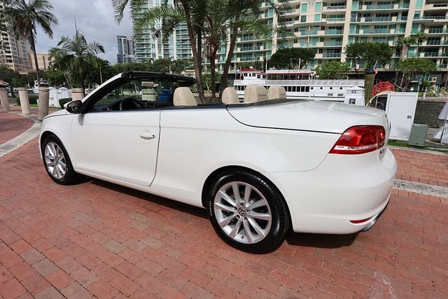 2013 Volkswagen Eos 2dr Convertible Komfort SULEV - 22587023 - 4