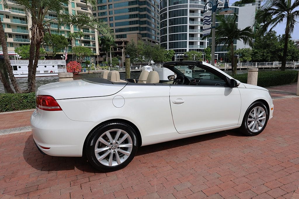 2013 Volkswagen Eos 2dr Convertible Komfort SULEV - 22587023 - 60