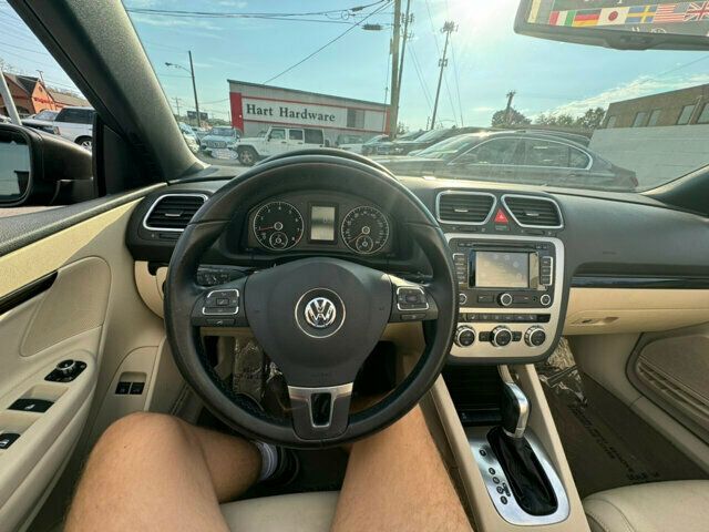 2013 Volkswagen Eos LocalTrade/Lux/HardtopConvertible/HeatedLeatherSeats/NAV - 22641434 - 16