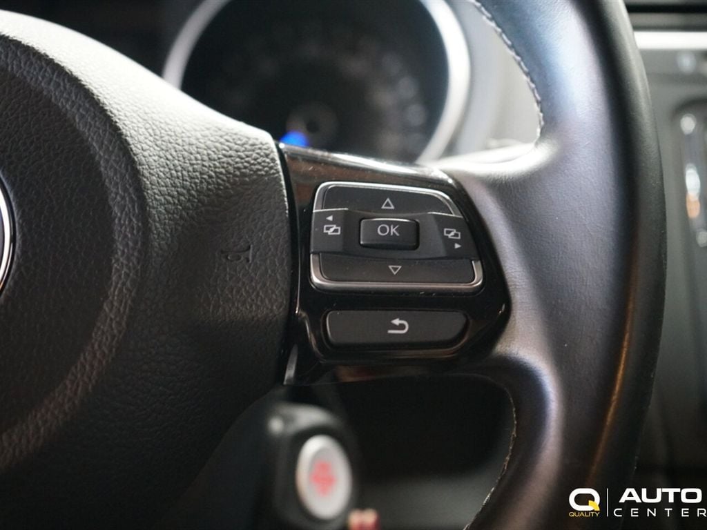 2013 Volkswagen Golf R 4dr Hatchback w/Sunroof & Navi - 22889252 - 24