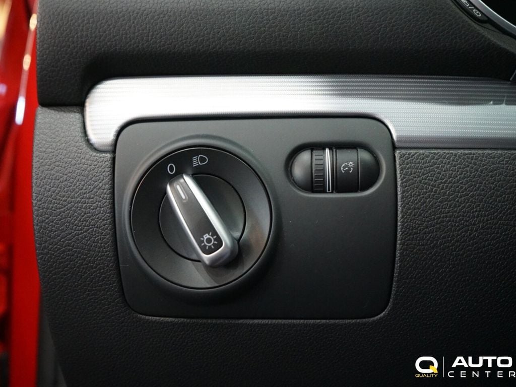 2013 Volkswagen Golf R 4dr Hatchback w/Sunroof & Navi - 22889252 - 26