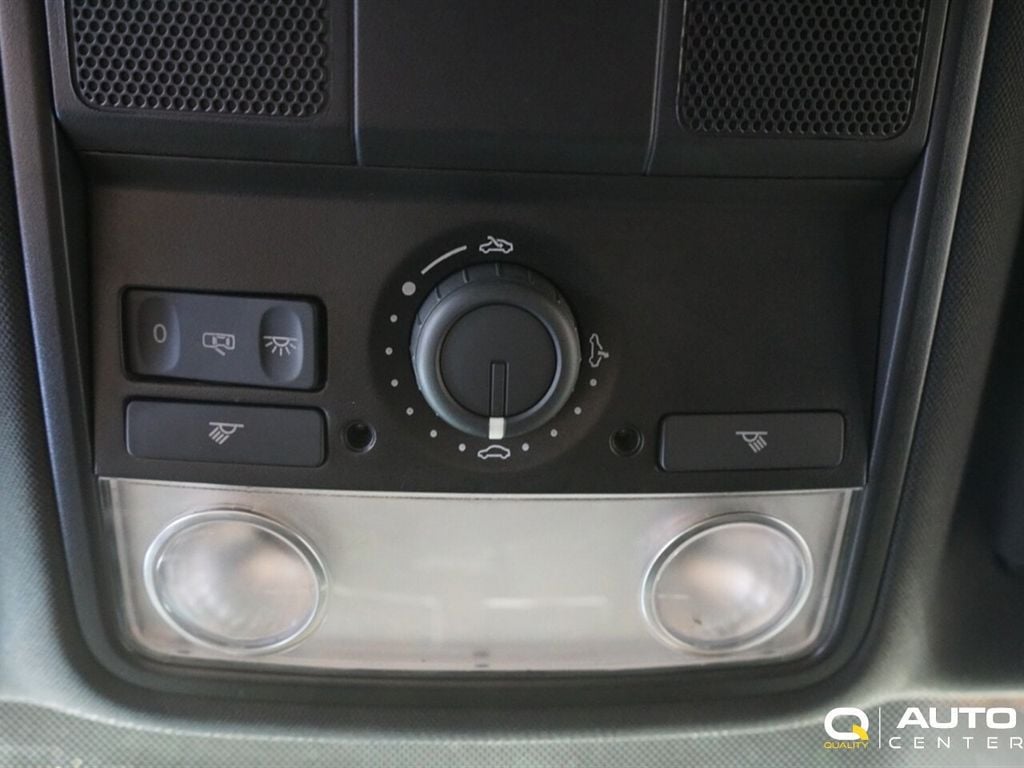 2013 Volkswagen Golf R 4dr Hatchback w/Sunroof & Navi - 22889252 - 32