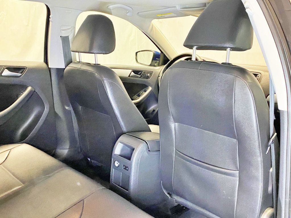 2013 Volkswagen Jetta Sedan  - 23027152 - 24