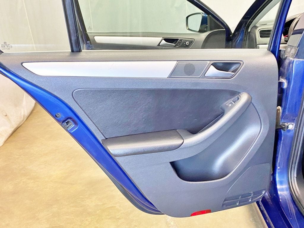 2013 Volkswagen Jetta Sedan  - 23027152 - 28