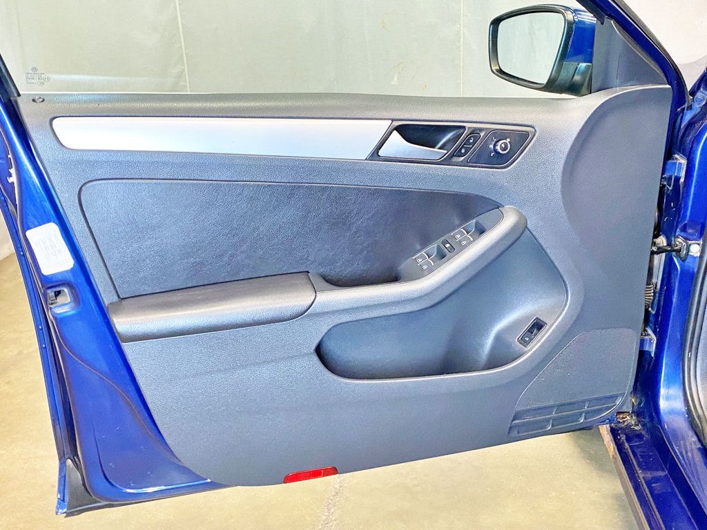 2013 Volkswagen Jetta Sedan  - 23027152 - 29