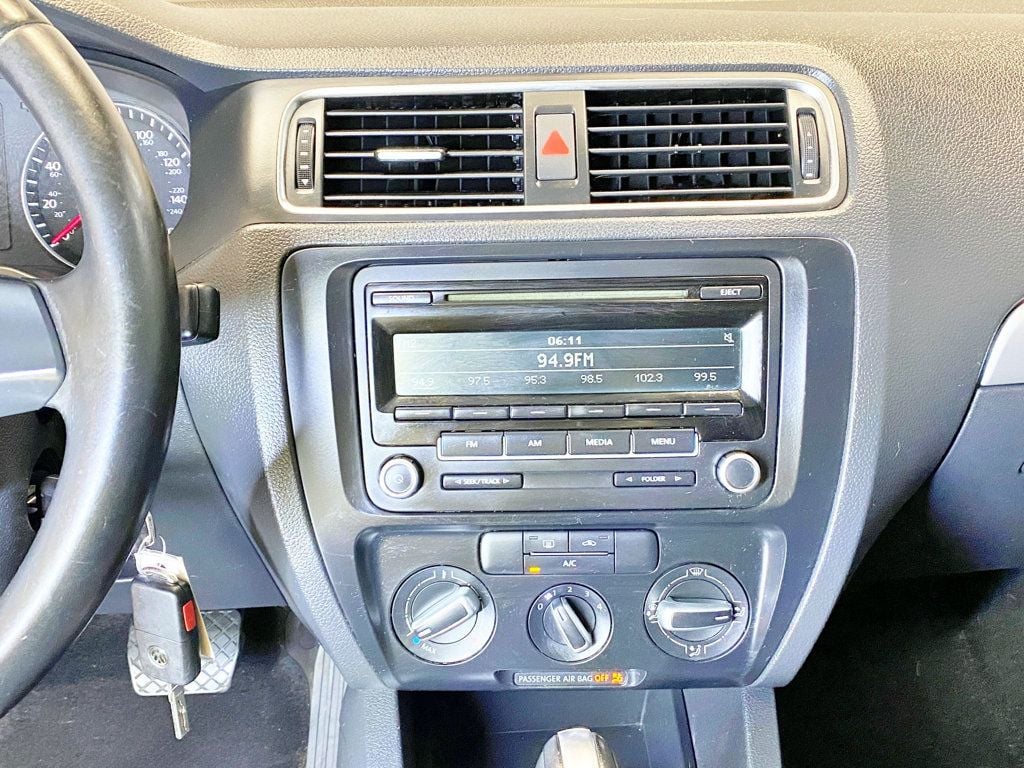 2013 Volkswagen Jetta Sedan  - 23027152 - 31