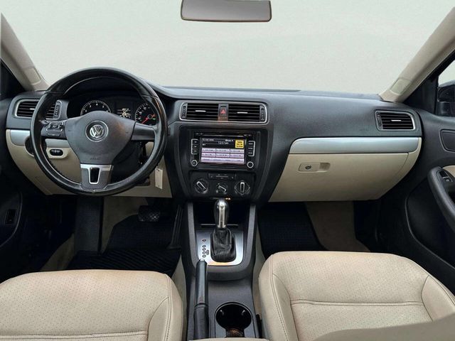 2013 Volkswagen Jetta Sedan 4dr Automatic SE w/Convenience - 22961858 - 32