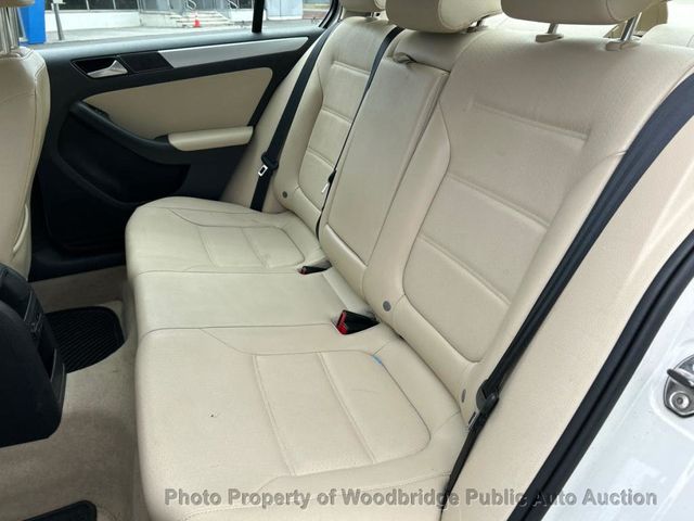 2013 Volkswagen Jetta Sedan SE - 23007157 - 9