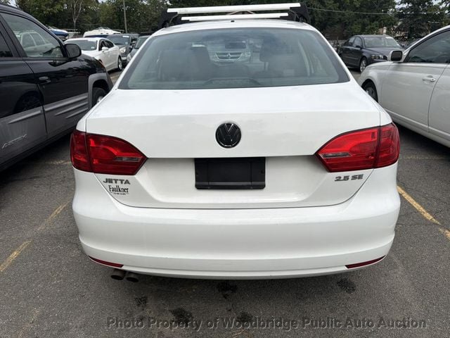 2013 Volkswagen Jetta Sedan SE - 23075450 - 4