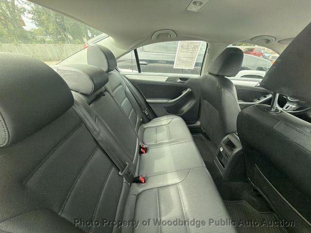 2013 Volkswagen Jetta Sedan SE - 23075450 - 8