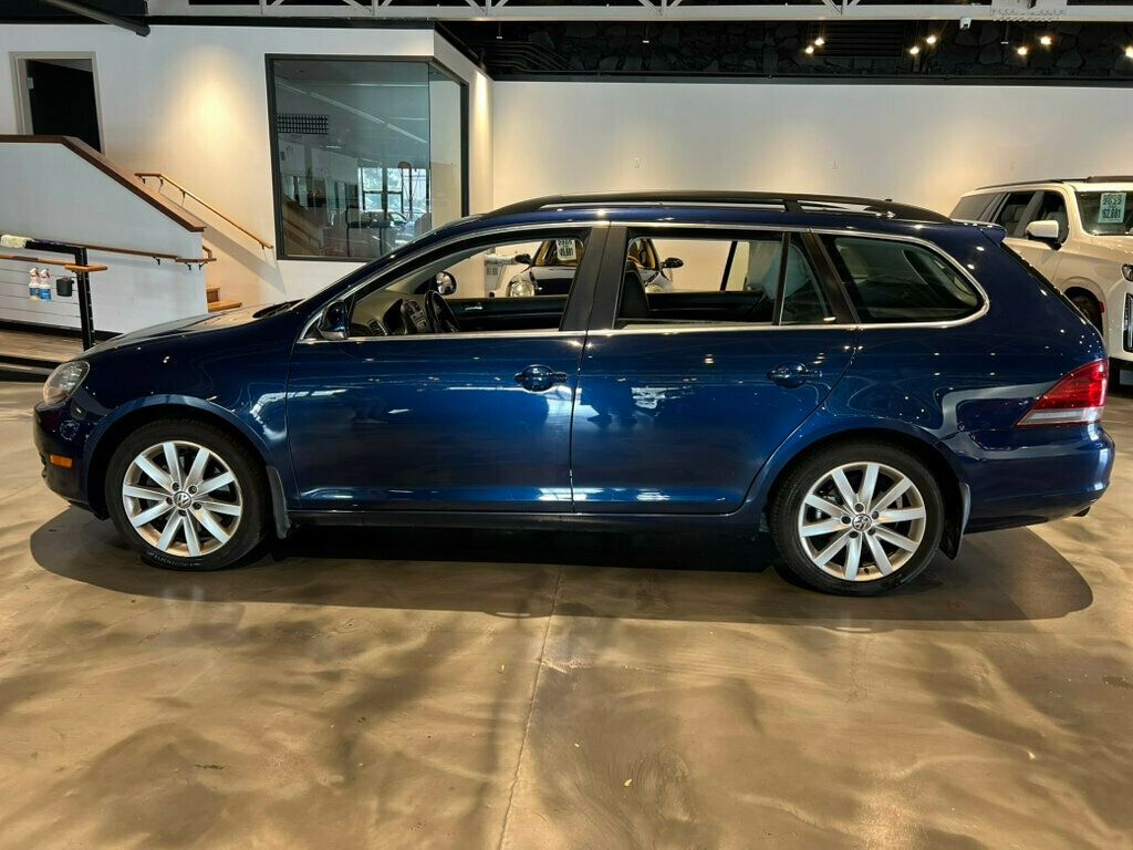 2013 Volkswagen Jetta SportWagen TDI photo 2