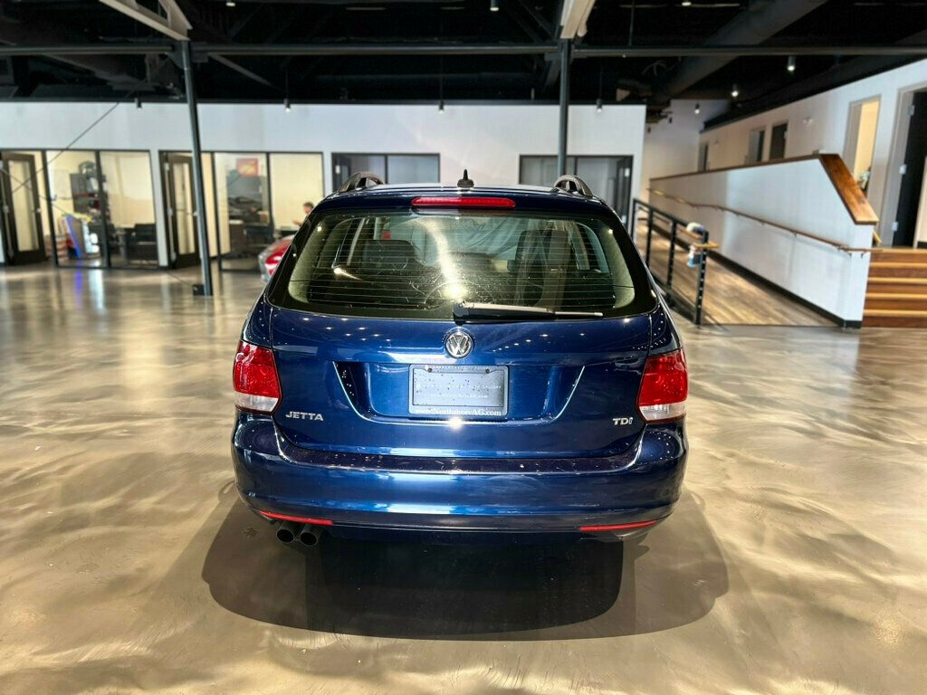 2013 Volkswagen Jetta SportWagen TDI photo 4