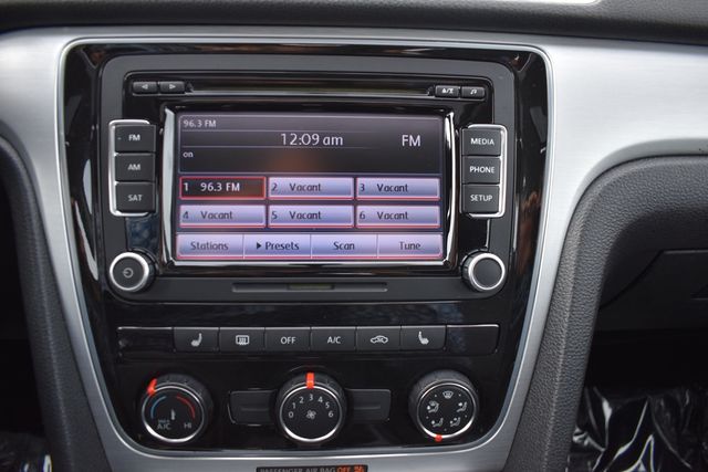 2013 Volkswagen Passat SE - 22981126 - 9