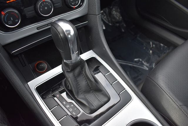 2013 Volkswagen Passat SE - 22981126 - 17