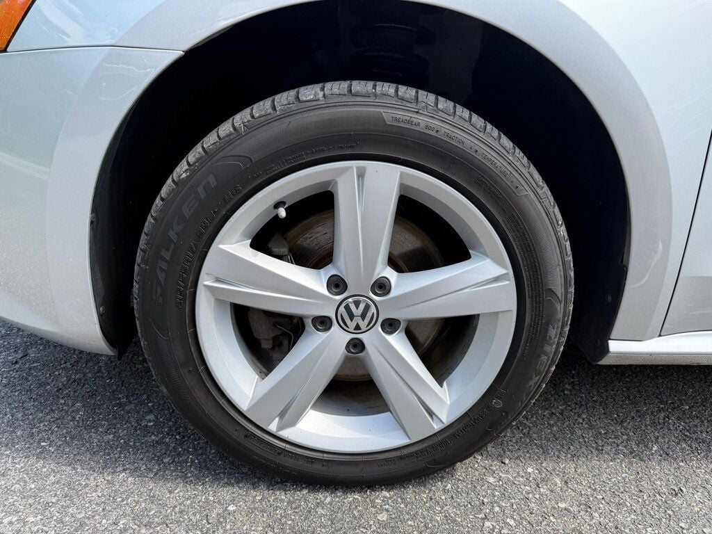 2013 Volkswagen Passat TDI photo 12