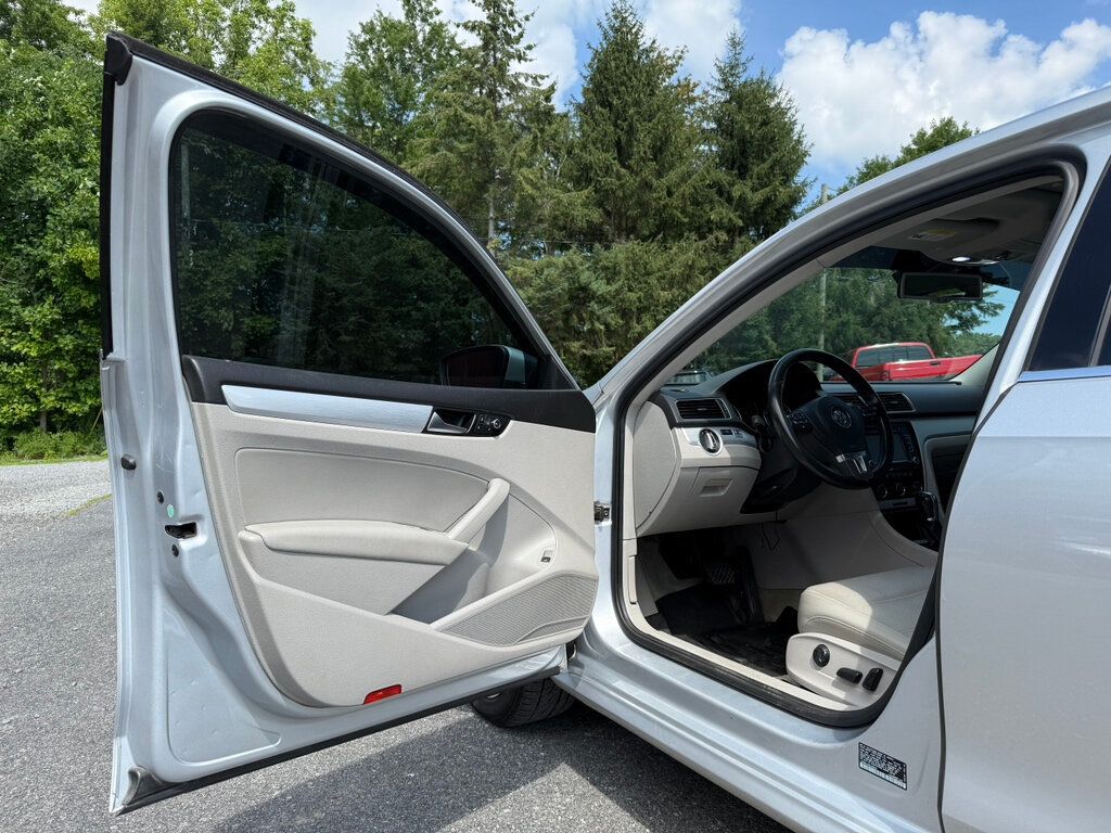 2013 Volkswagen Passat TDI photo 16