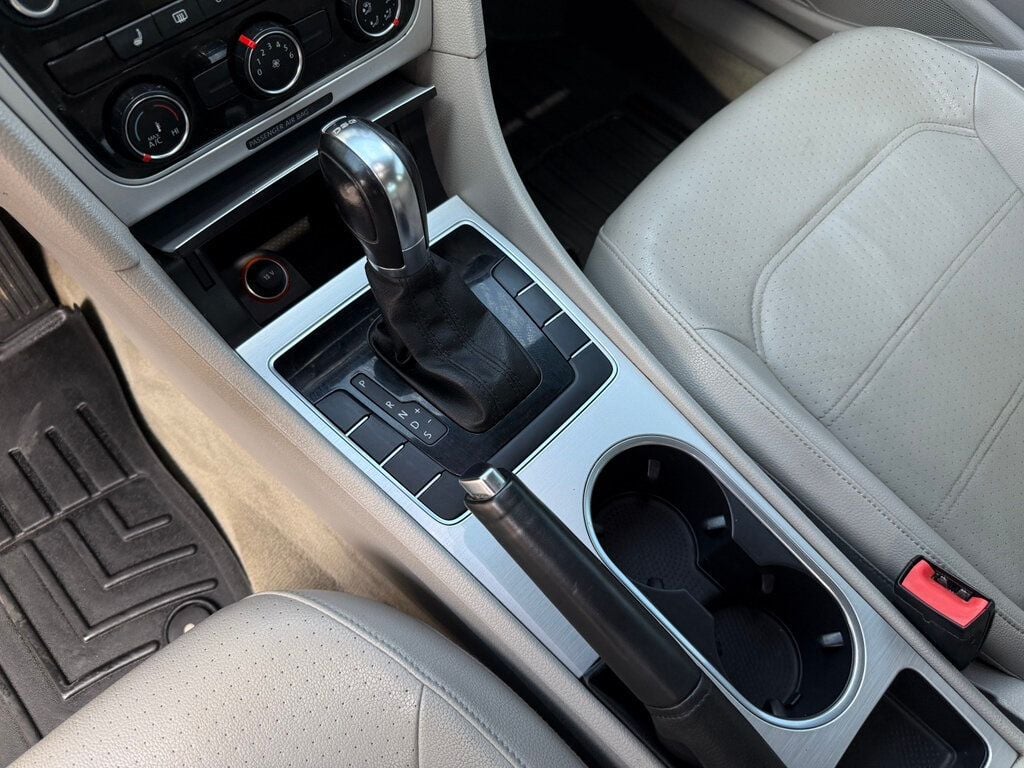 2013 Volkswagen Passat TDI photo 23