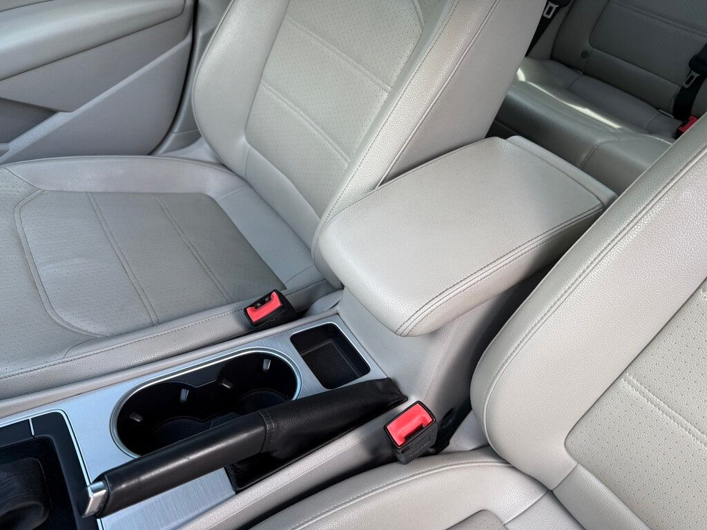 2013 Volkswagen Passat TDI photo 25